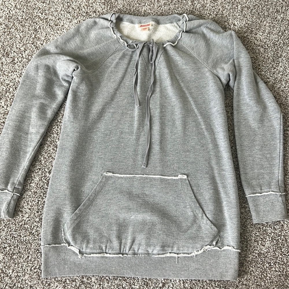 Grey sweater with adjustable tie neck and pocket